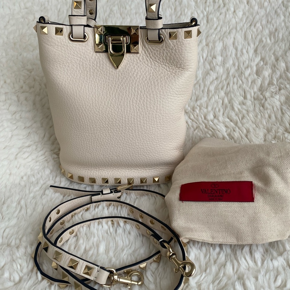 ✅💯Authentic With COA CER Valentino Ivory Mini Rockstud Women's Bag.